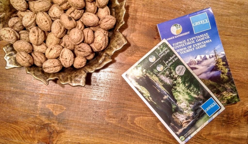Valentini Guesthouse Karpeníszi Kültér fotó